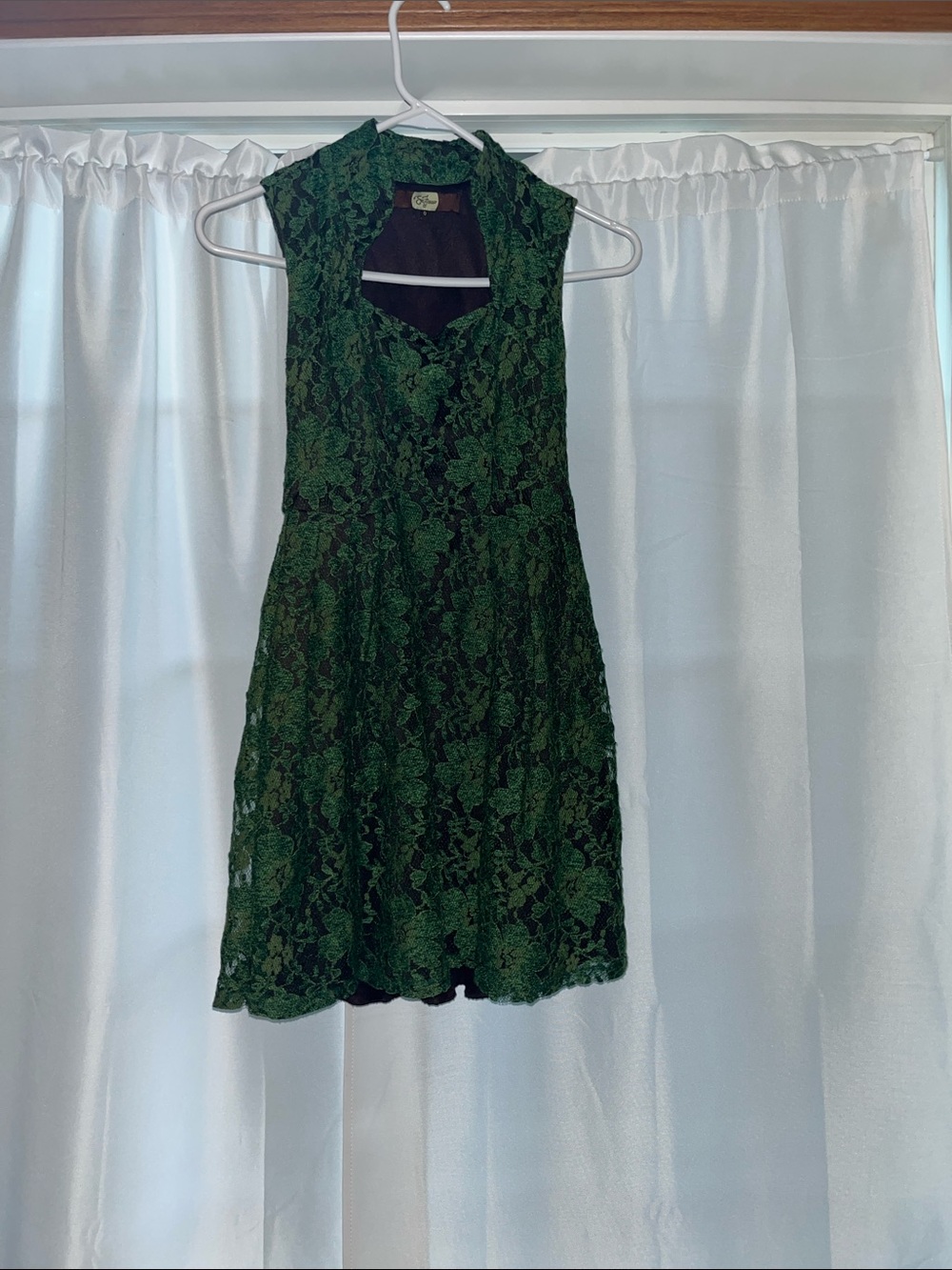 Eva Franco Dark Green Lace Sleeveless Mini Dress